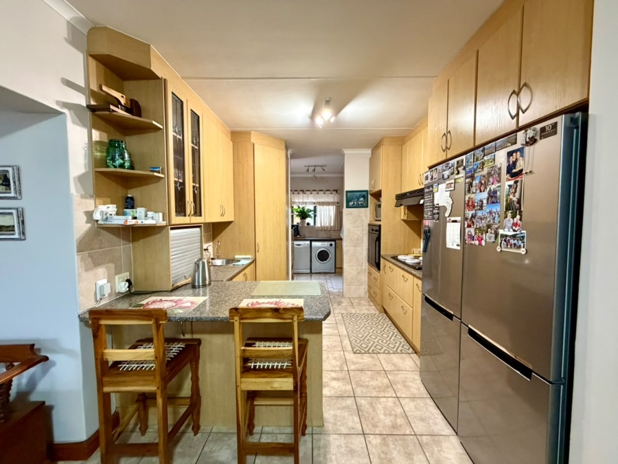 4 Bedroom Property for Sale in Fraaiuitsig Western Cape